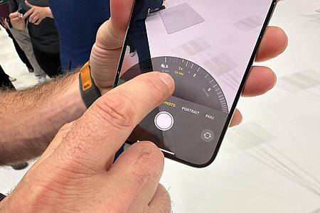 Bis zum Faktor fünf: Das iPhone 15 Pro Max ist Apples erstes Smartphone mit so einem großen optischen Zoom.
