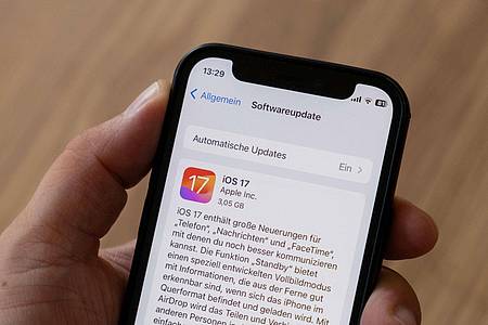Das Update auf iOS 17 ist 3,05 GB groß: iPhone-User können sich auf neue Features rund um Telefonieren, Nachrichten oder Videochat freuen.