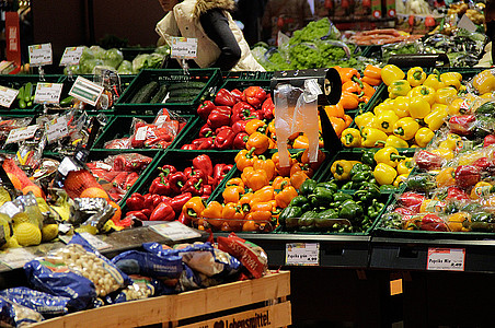 Gemüseabteilung im Supermarkt