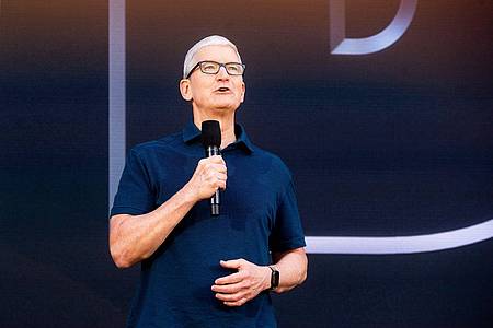 Apple-Chef Tim Cook während einer Präsentation. Auf Twitter kündigte Apple für seine Entwicklerkonferenz WWDC nicht weniger als eine «neue Ära» an.