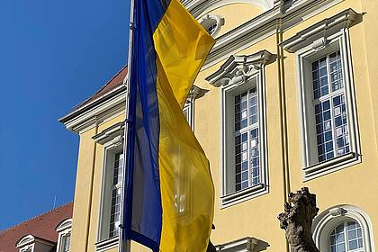 Haus mit Ukraine-Flagge